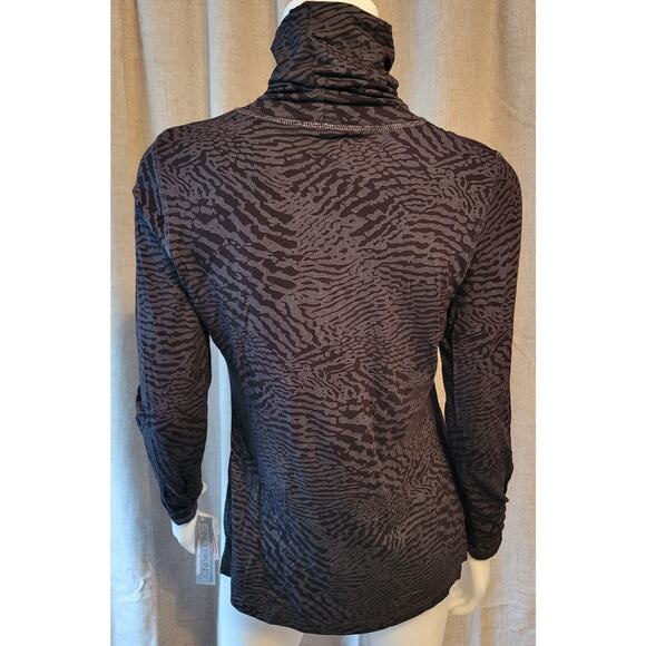 Sno Skins New with Tags Smoking Abstract Turtleneck Pullover Top Size M USA - Picture 3 of 8